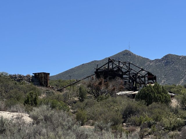 EXPLORING an 1800s Gold Rush Mill Structure